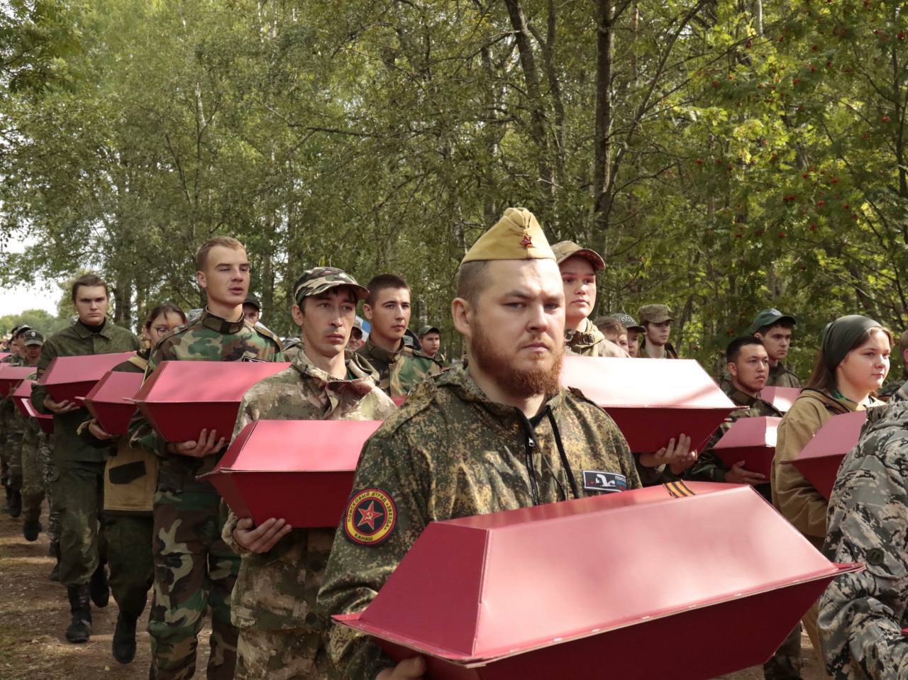 Костромские поисковики под Калугой участвовали в церемонии захоронения бойцов