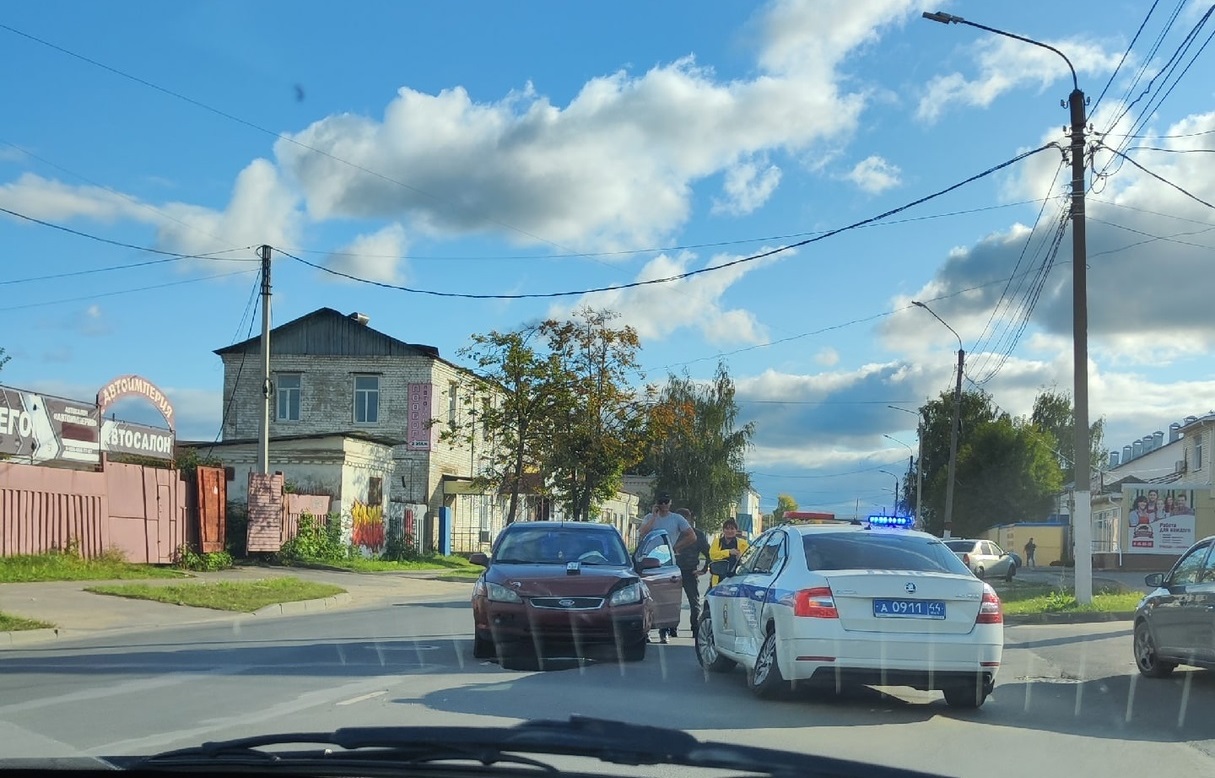 Патрульная машина ДПС попала в аварию в Костроме