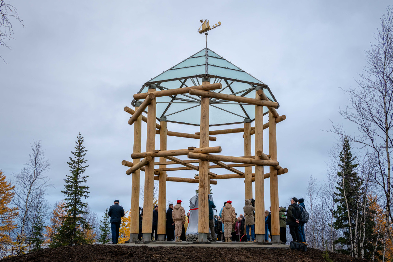 Памятник-маяк в честь костромского моряка появился на Ямале