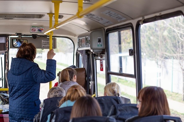 Водитель автобуса в Костроме получил благодарности от пассажиров