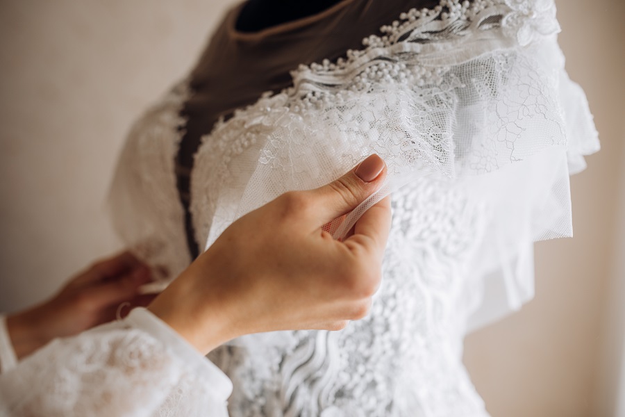 Костромички отдают свадебные платья на изготовление маскировочных сетей для СВО