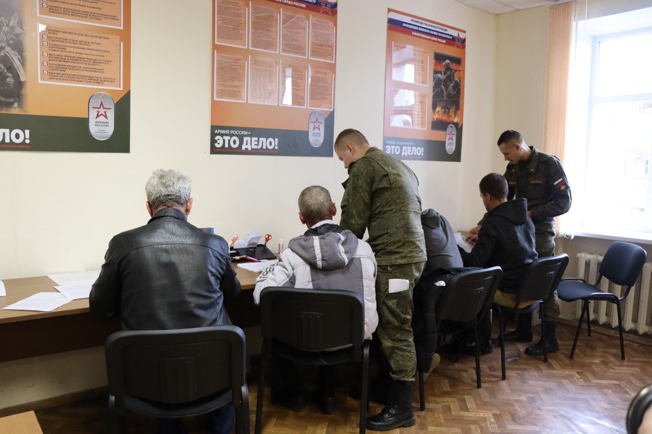Двести костромичей с начала сентября отправились на службу по контракту