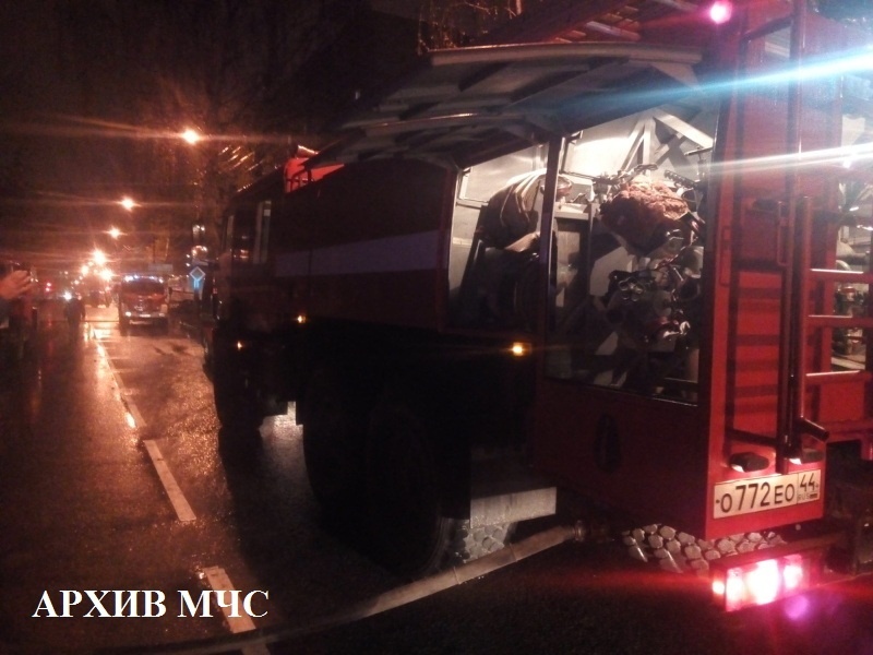 15 человек эвакуировали из-за пожара в Костроме