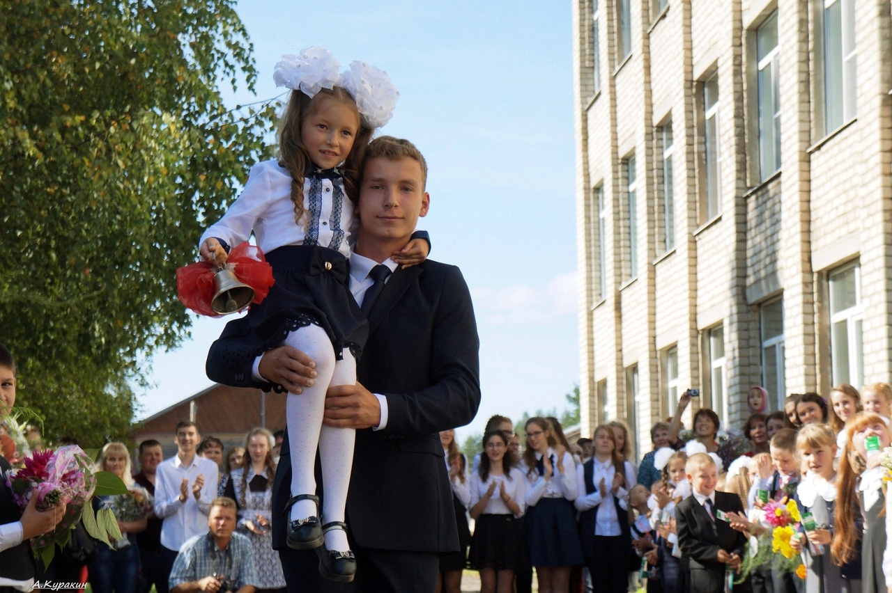 Костромские школьники отмечают 1 сентября