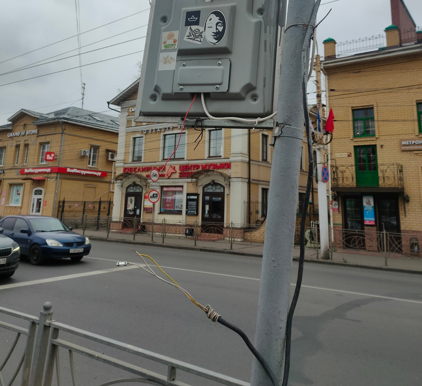 Серийные вандалы испортили светофоры в Костроме