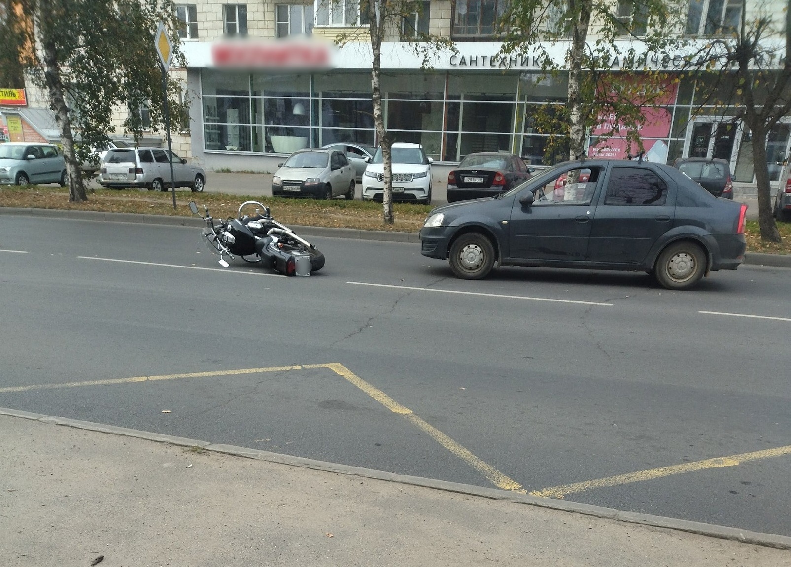 Сокрушительное столкновение мотоциклиста с легковушкой произошло в Костроме