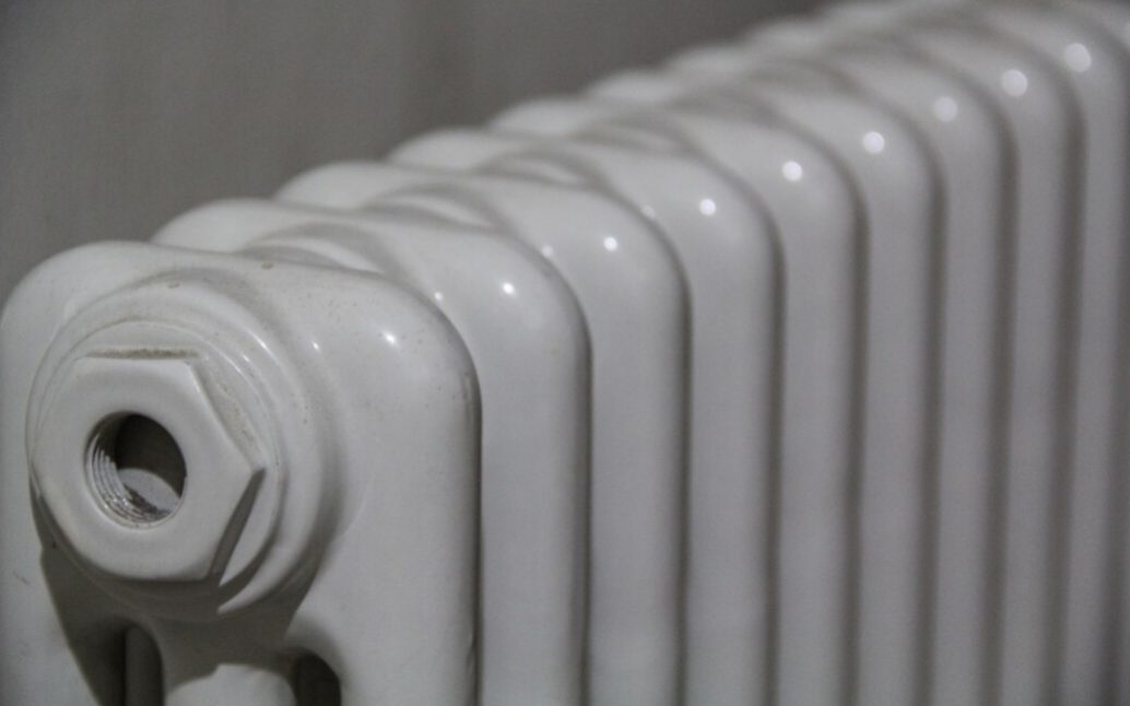 Батареи просят огня: когда костромичи перестанут замерзать в своих квартирах