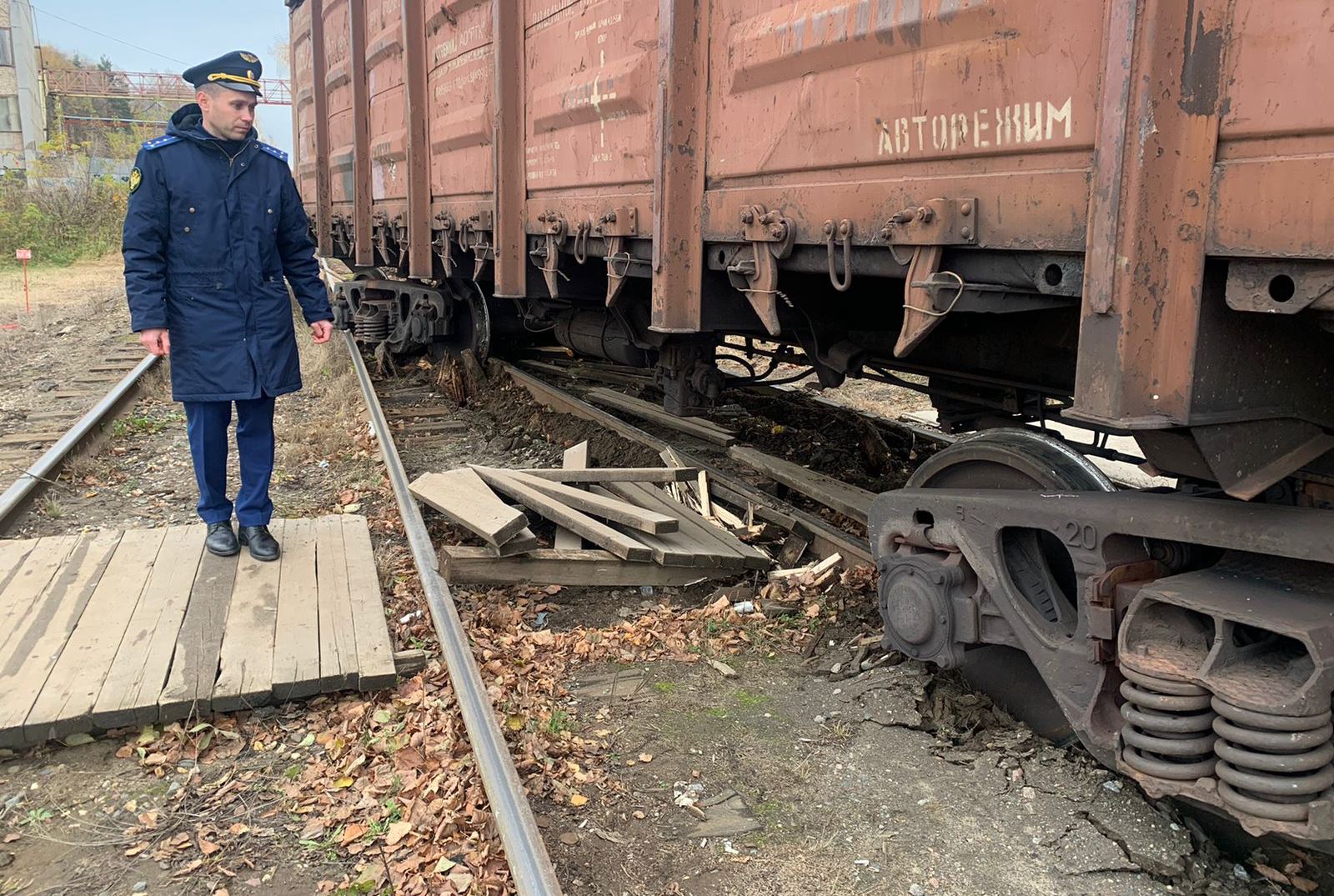 В Костроме вагон сошел с рельсов на железнодорожном переезде | K1NEWS  Кострома