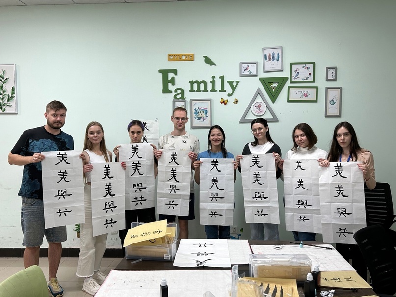 Костромские студенты вернулись на родину из Китая