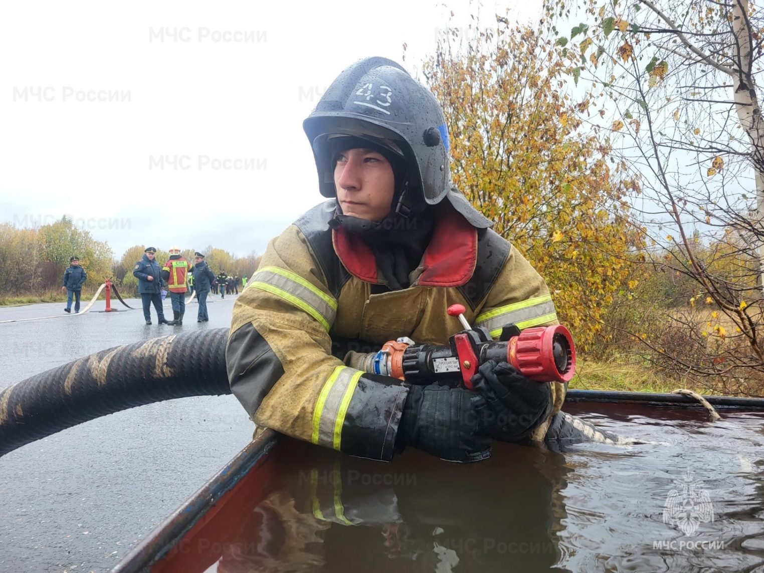 Гонки на пожарных автомобилях устроили костромские спасатели