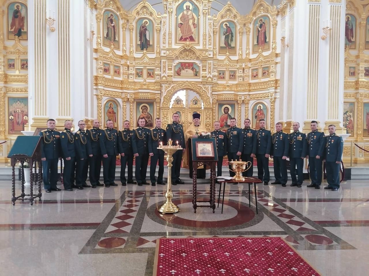 Военные музыканты духовно укрепились в новом храме Костромы
