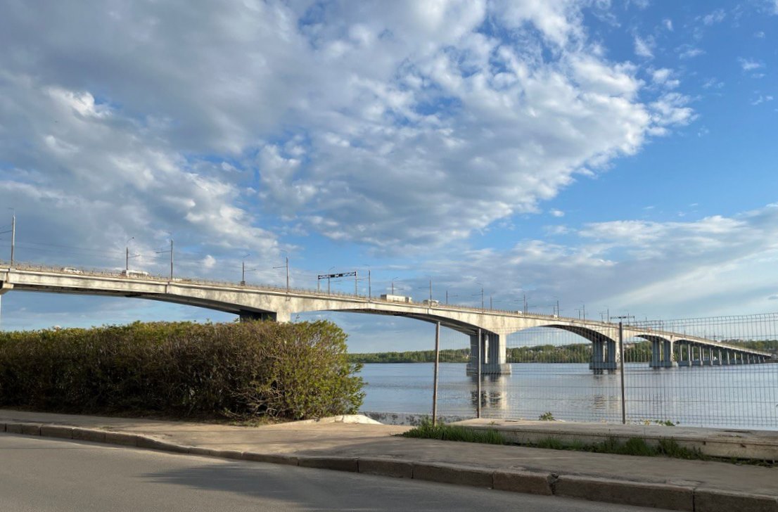 На мосту через Волгу в Костроме проверяют работу реверсивных светофоров