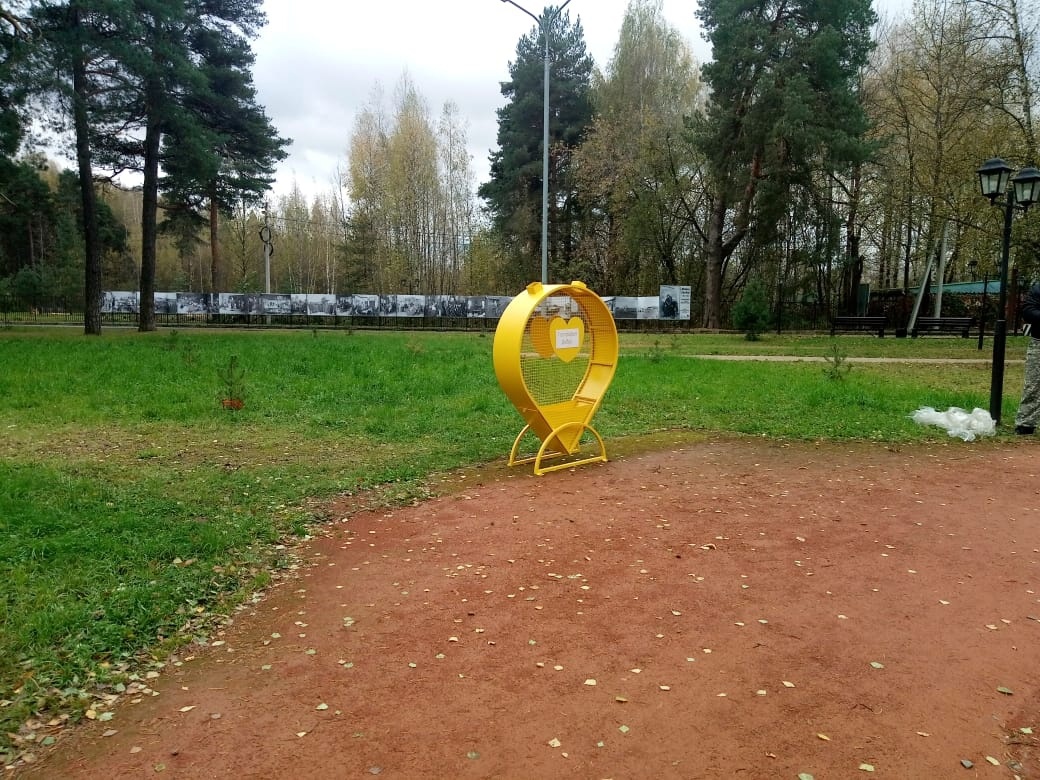 В парковых зонах Костромы поставили капельки для пластиковых крышек