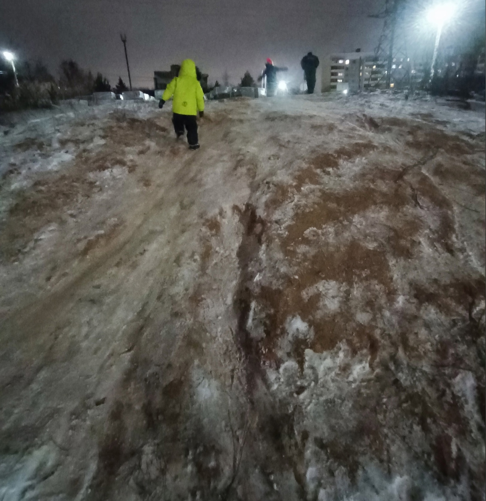 Жители Заволжья в Костроме каждый день рискуют погибнуть по дороге домой