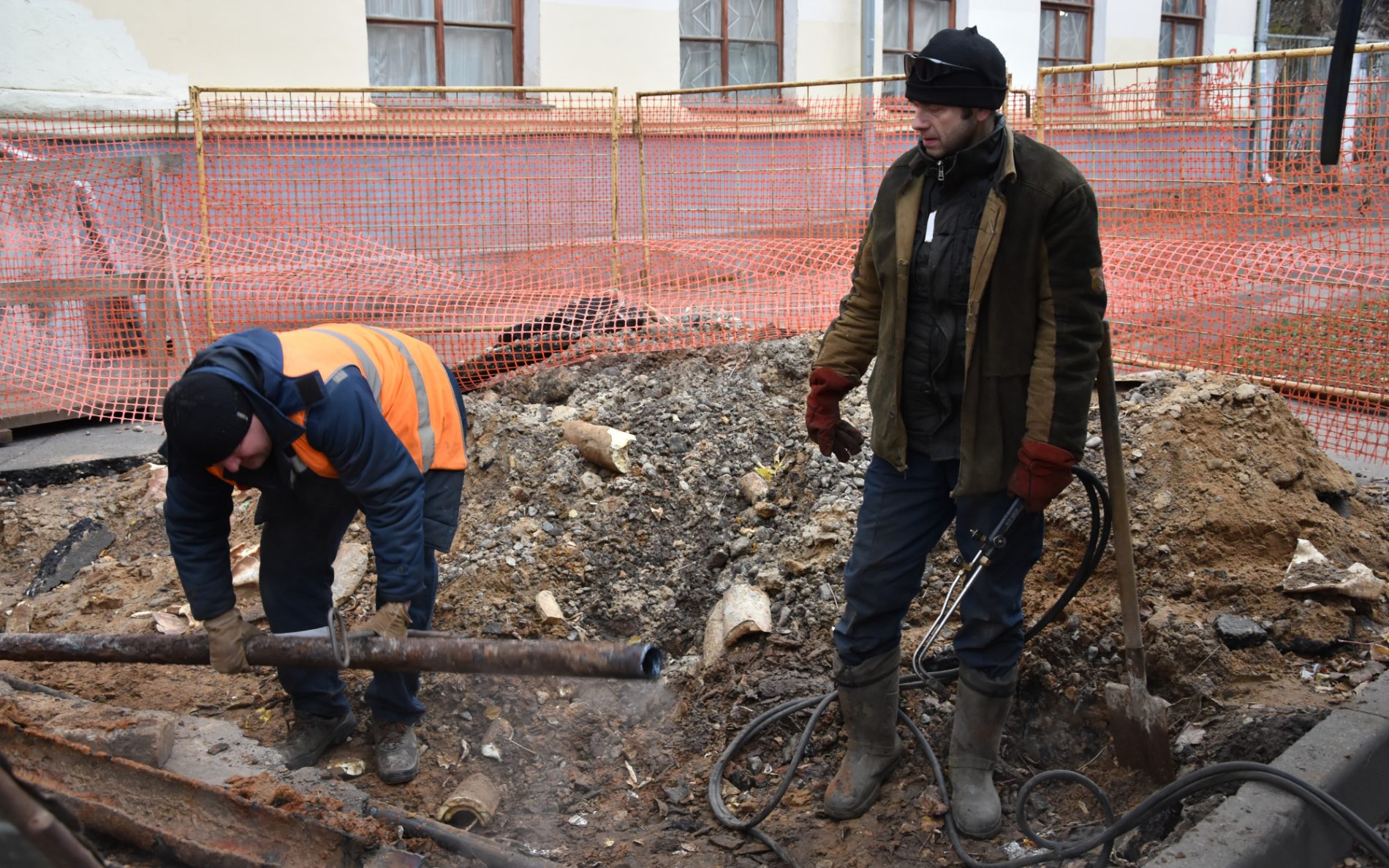 Ремонтные бригады в Костроме оперативно устраняют дефекты на тепловых сетях