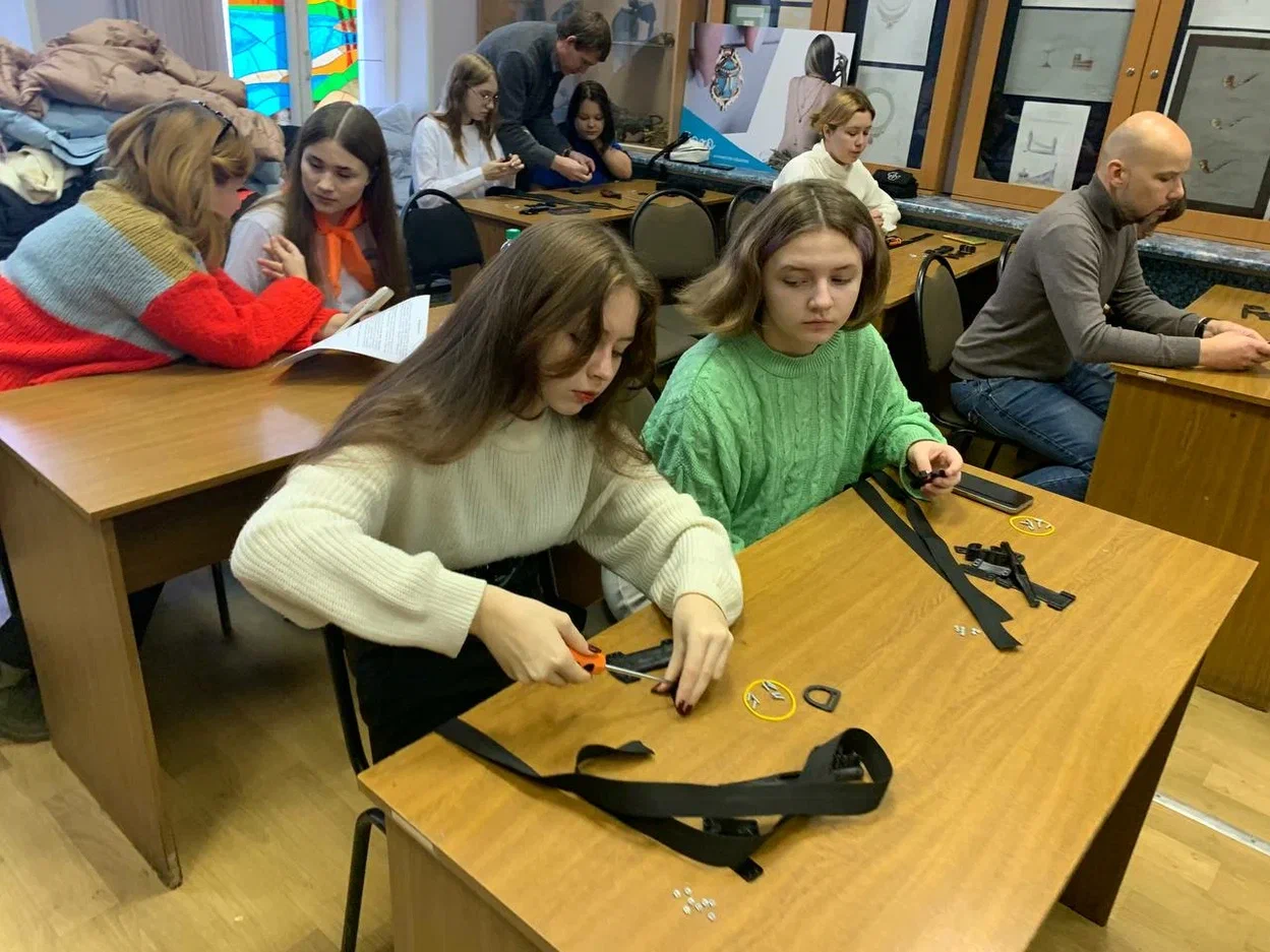 Костромские школьники создали партию спецсредств для спасения раненых