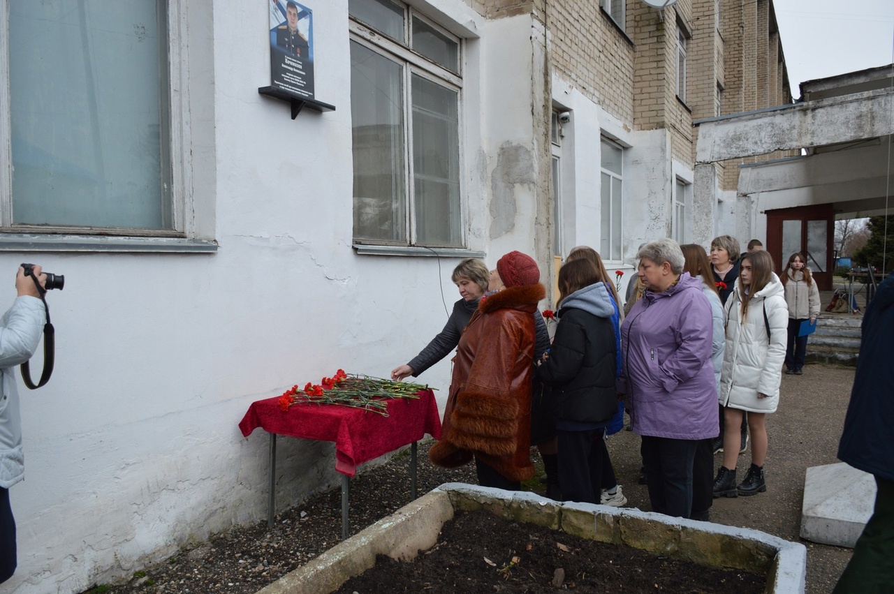 Под Костромой открыли памятную доску добровольцу СВО