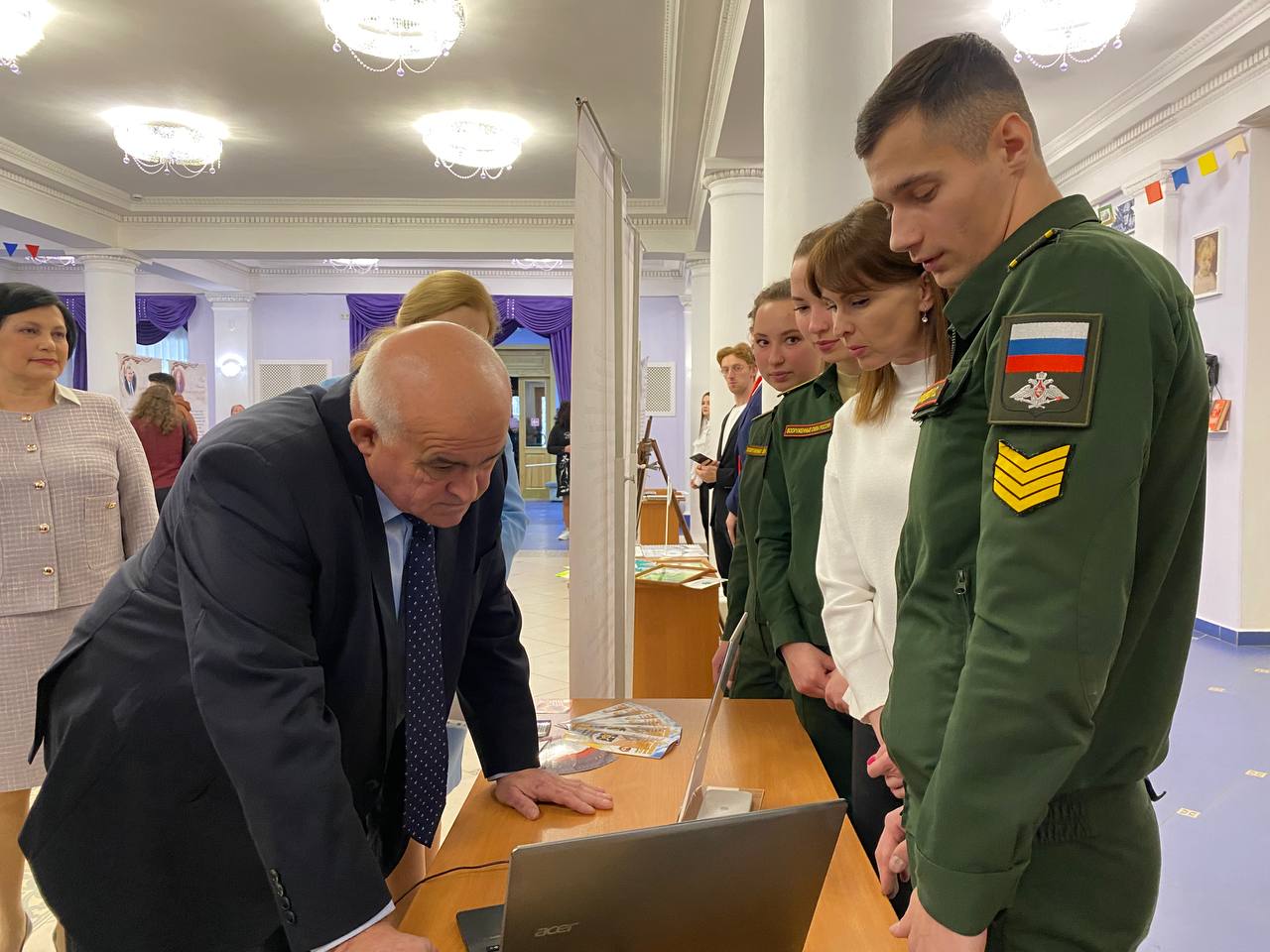 Молодые ученые из Костромы изобрели суперфанеру и огнезащитную ткань