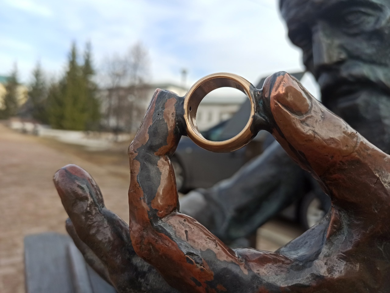 Кольцо удачи и счастливые носы: какие скульптуры в Костроме обладают мистической силой?