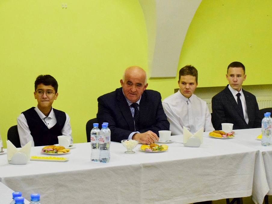 Губернатор в День народного единства стал экскурсоводом для костромских школьников