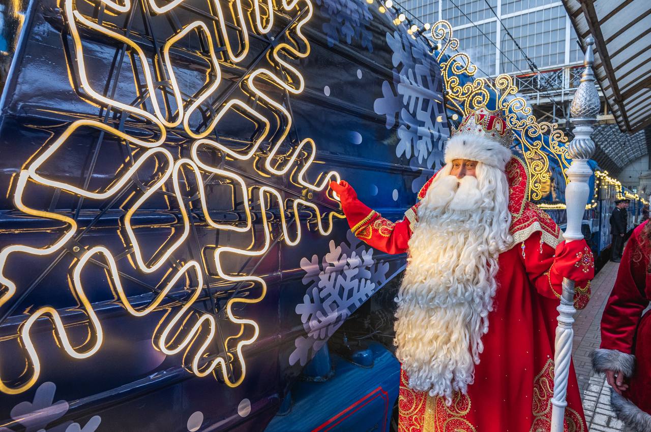 Сказочный поезд Деда Мороза остановится в Костроме. Волшебные фото