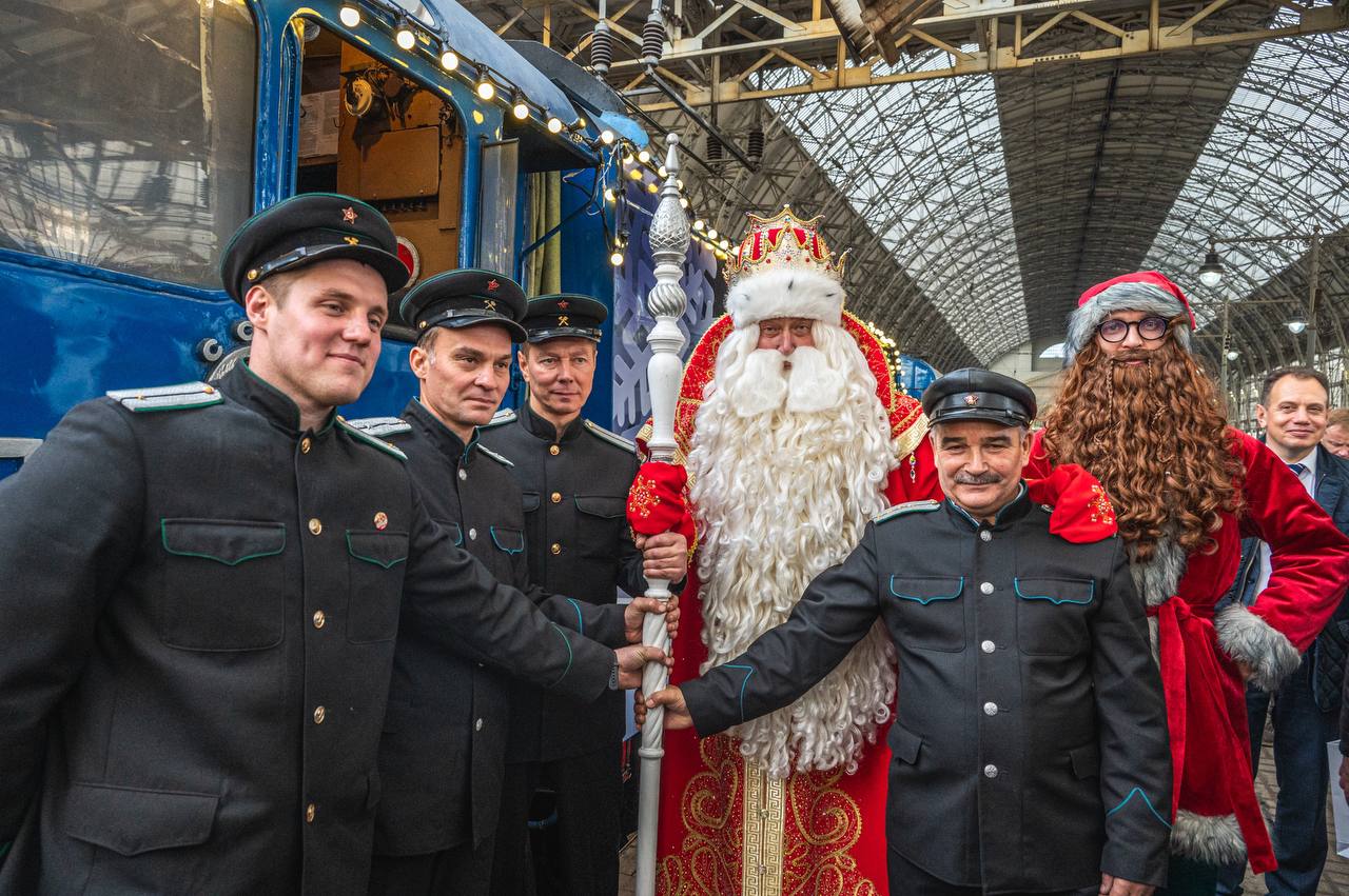Сказочный поезд Деда Мороза остановится в Костроме. Волшебные фото