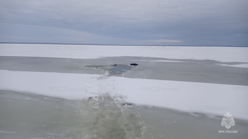 Из озера достали тело провалившегося под лед костромича