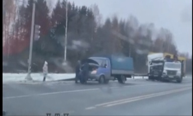 На дорогах Костромской области встали два "паровоза"