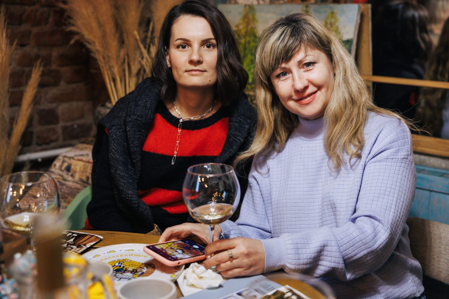 Туристы из Костромы увозят посуду с историей