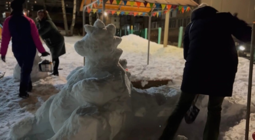В детсаду Костромы поселился снежный дракон