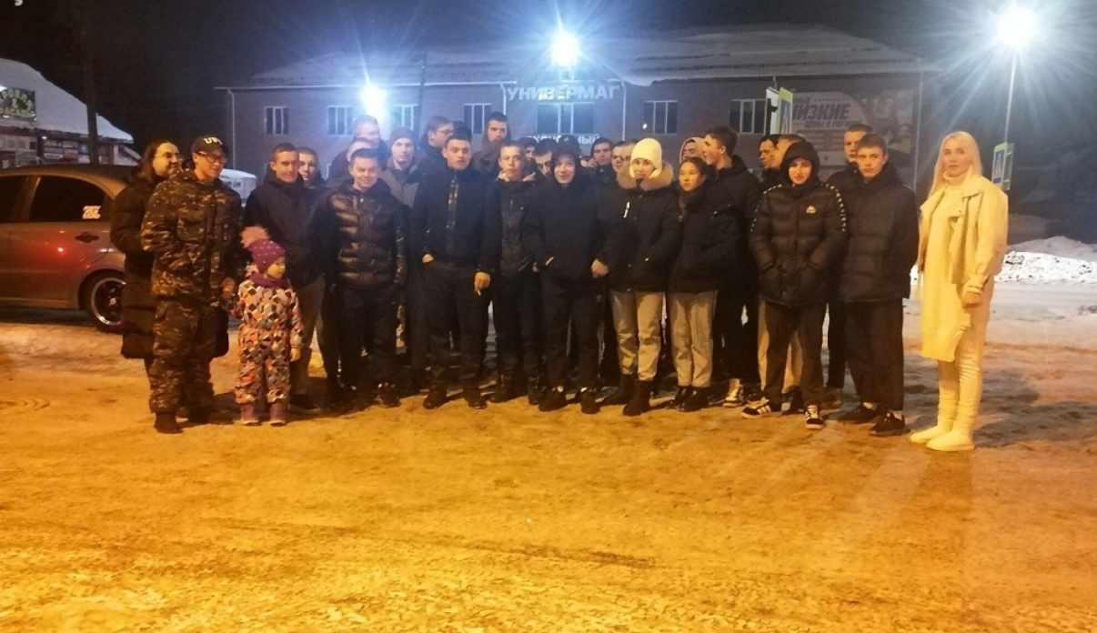 Автолюбители из Шарьи поздравили земляков в зоне СВО с наступающим Новым годом