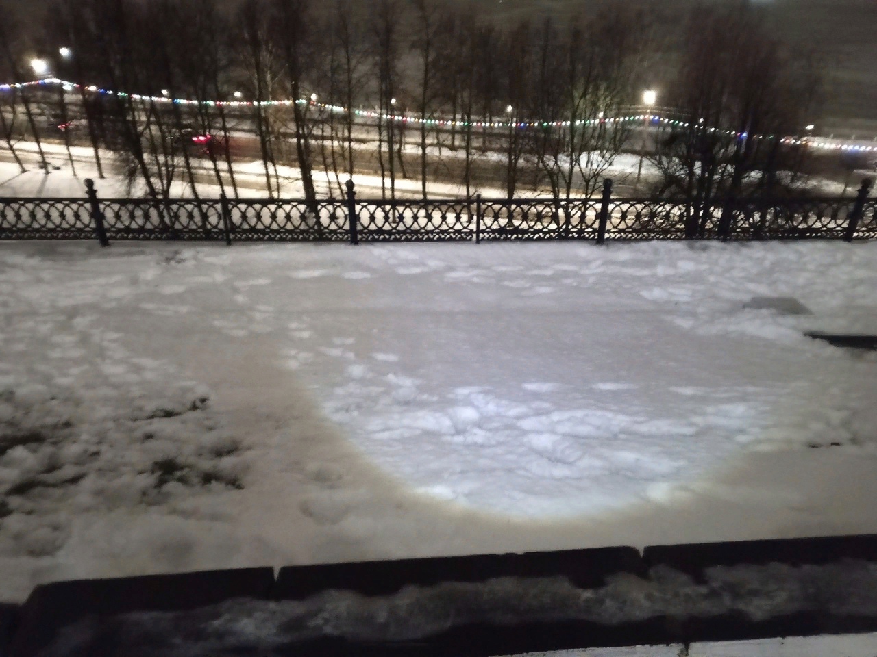 Затонувшая в снегу смотровая площадка в Костроме отпугивает туристов