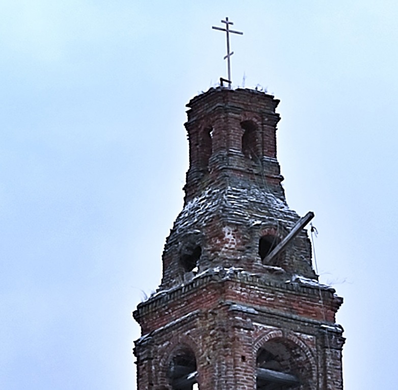 Под Костромой путешественники установили крест на колокольне