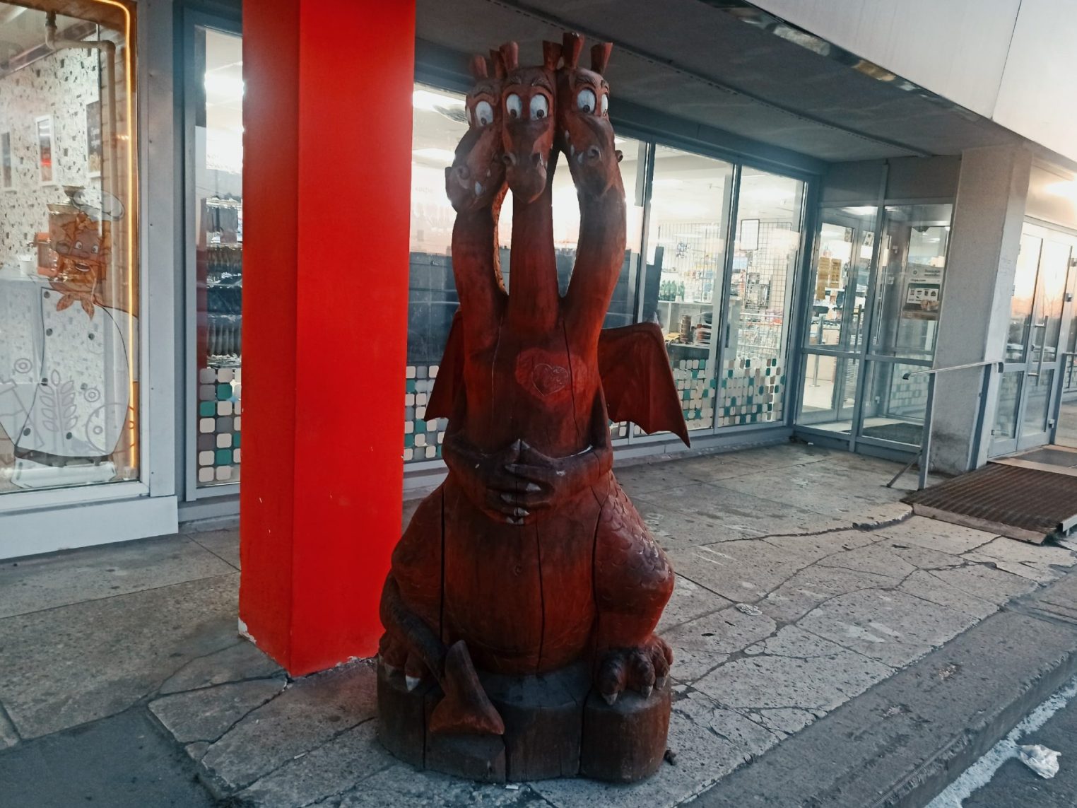 А вы знаете, где живут драконы в Костроме? Много фото