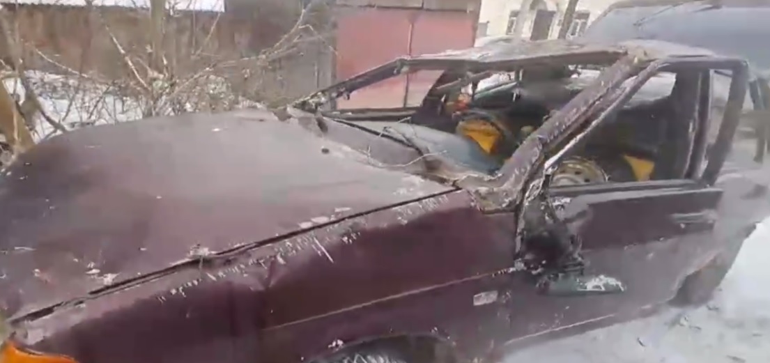 Под Костромой 19-летнюю автоледи погубил бордюрный камень: видео