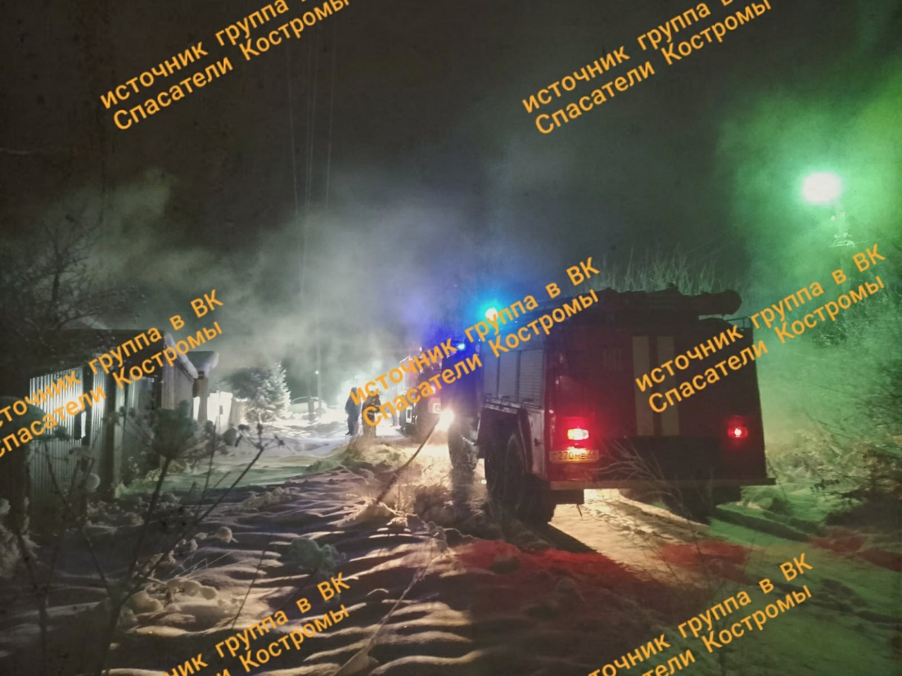 Пожарные потушили горящий дом под Костромой