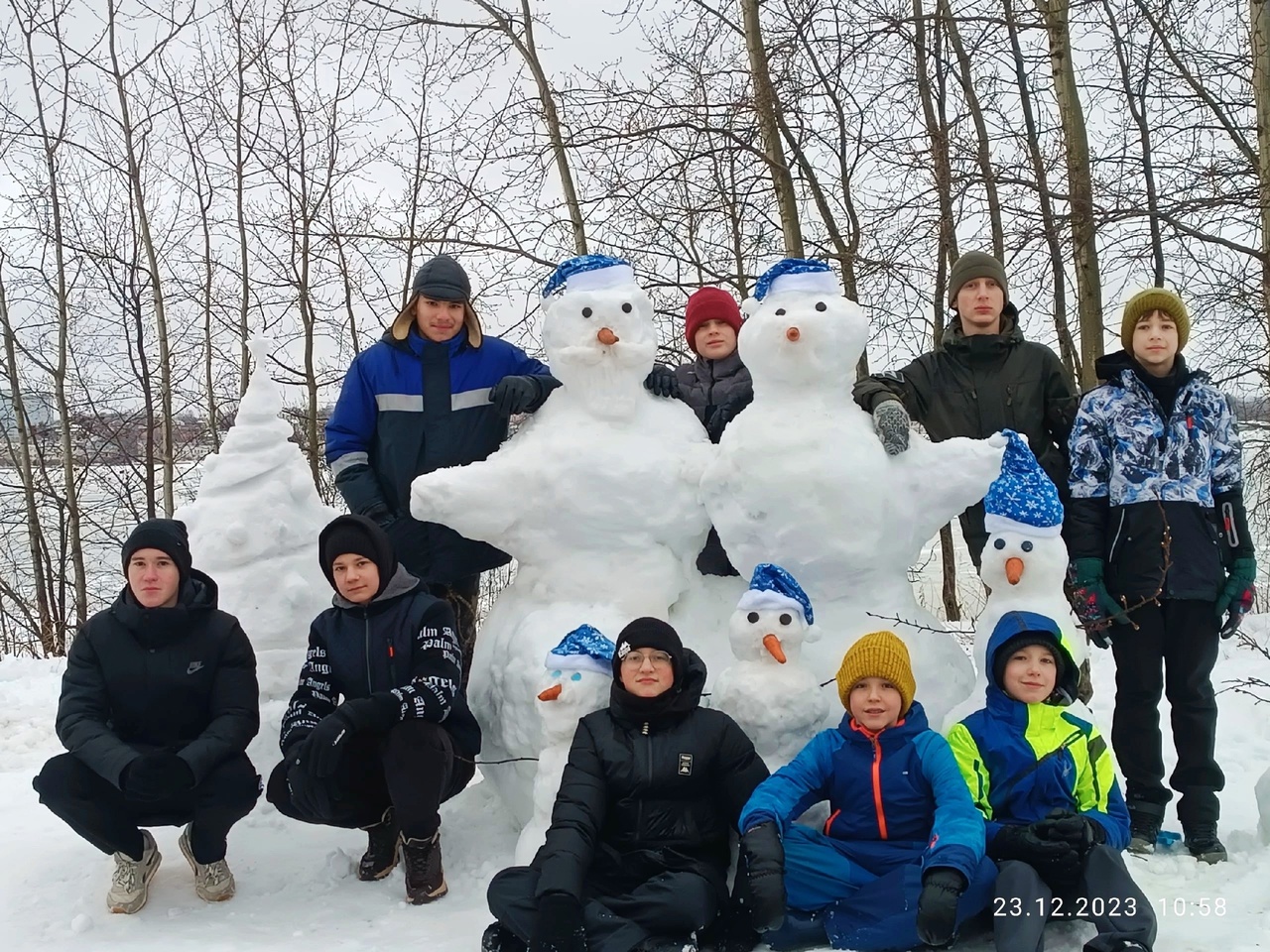 В костромских парках обосновались семейство снеговиков и сказочная Щука