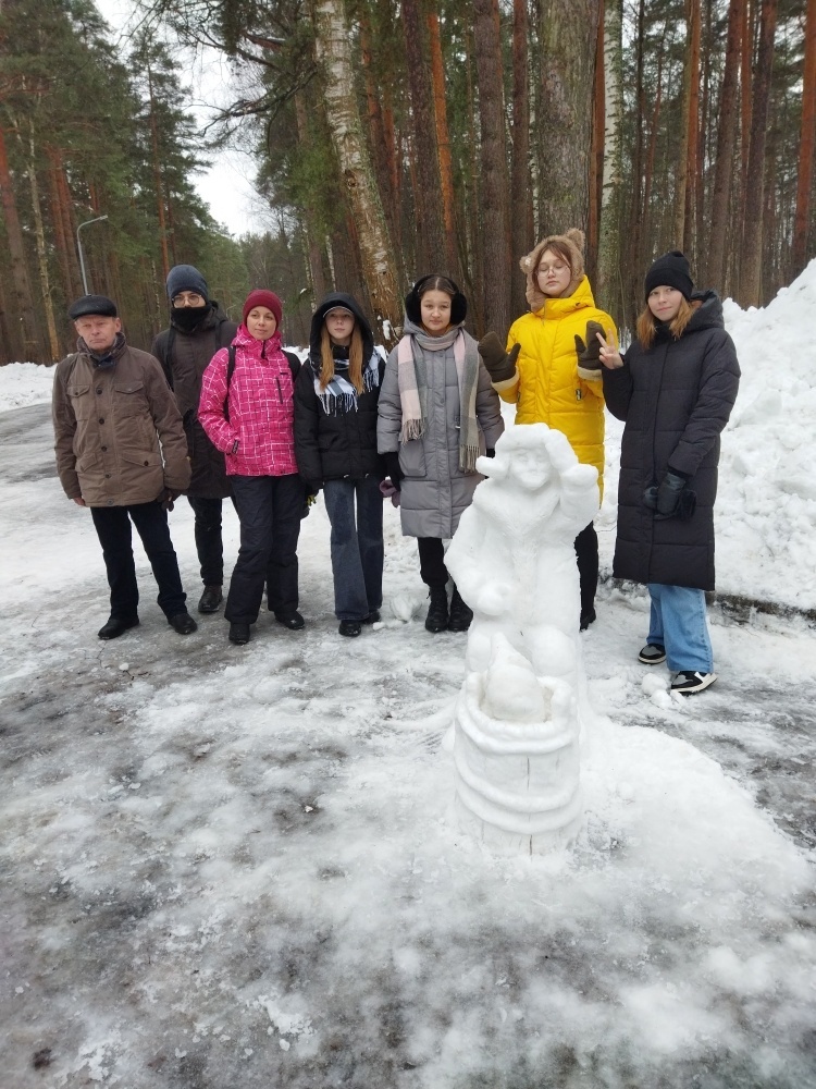 В костромских парках обосновались семейство снеговиков и сказочная Щука