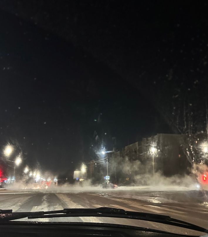 Улицу Костромы в 20-градусный мороз затопило из-за аварии на водоводе