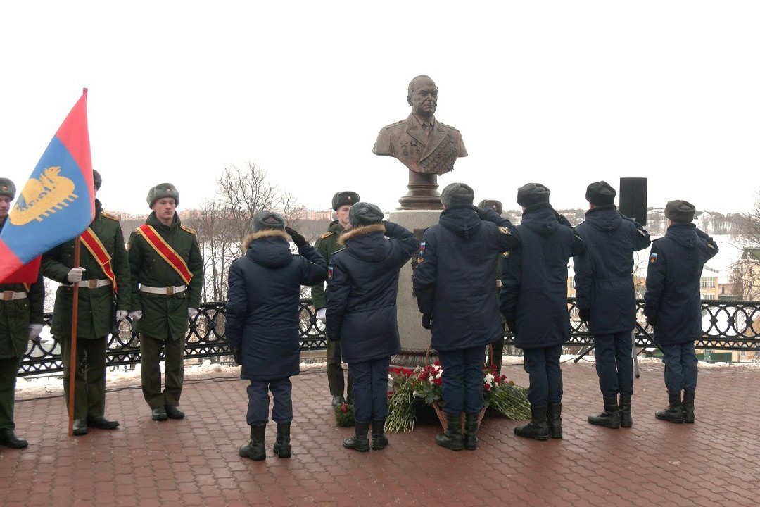 В Костроме открыли бюст земляку генерал-полковнику Александру Сахаровскому