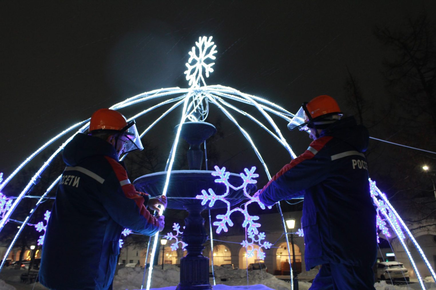 Энергетики костромского филиала «Россети Центр» украсили Кострому новогодними арт-объектами