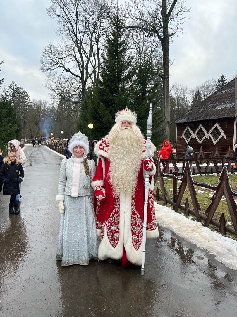 Костромская Снегурочка посетила имение зимнего волшебника в Беловежской пуще
