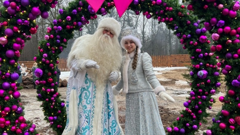 Костромская Снегурочка посетила имение зимнего волшебника в Беловежской пуще