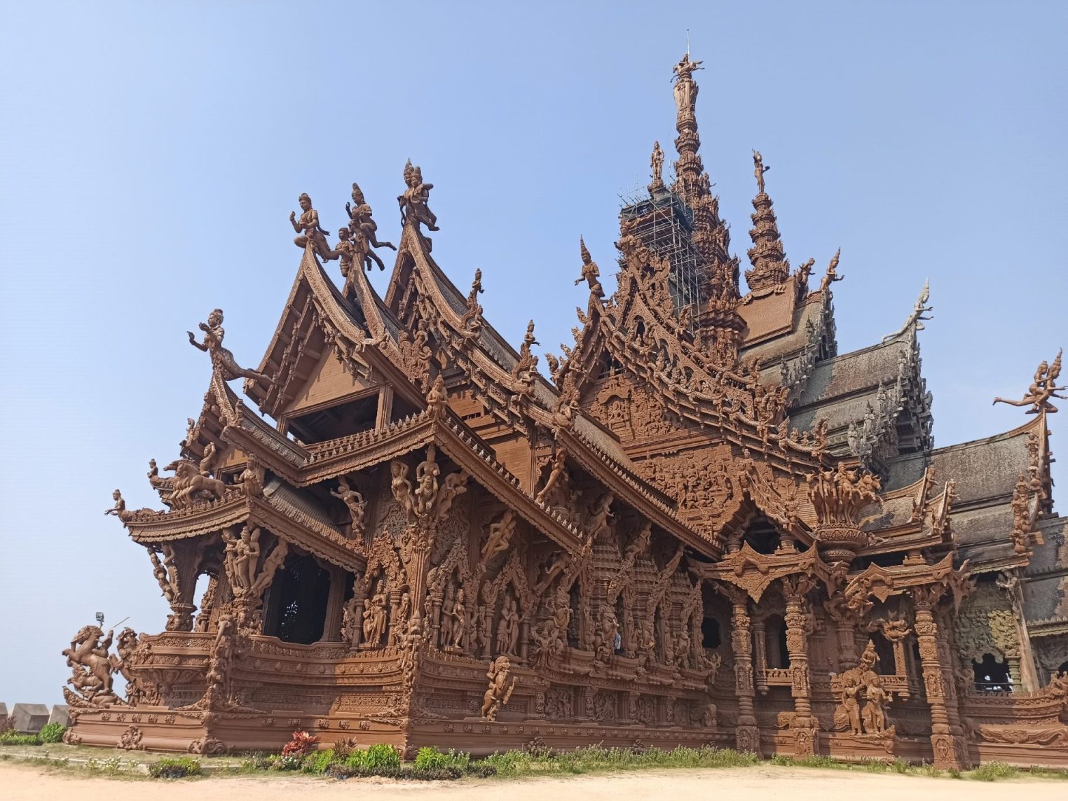 Жареные крокодилы и домики для духов: костромичка поделилась впечатлениями о Таиланде