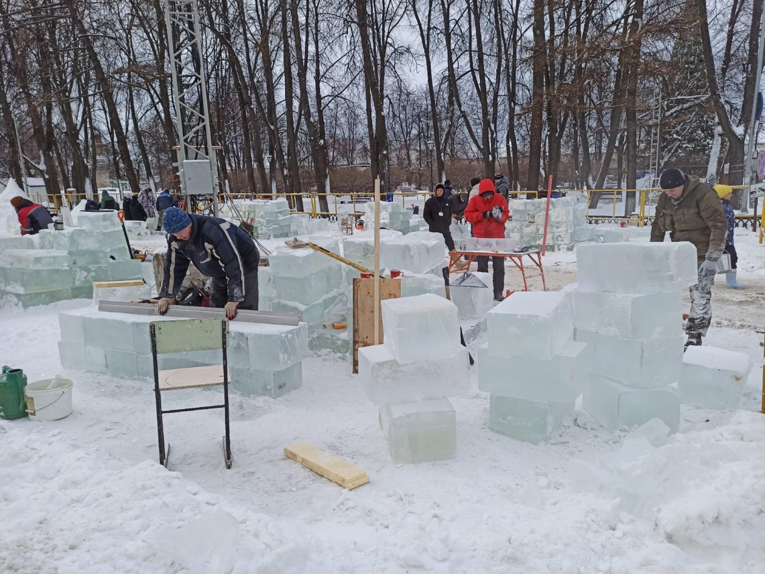 Лед тронулся: в Костроме полным ходом идет создание "Зимней сказки"