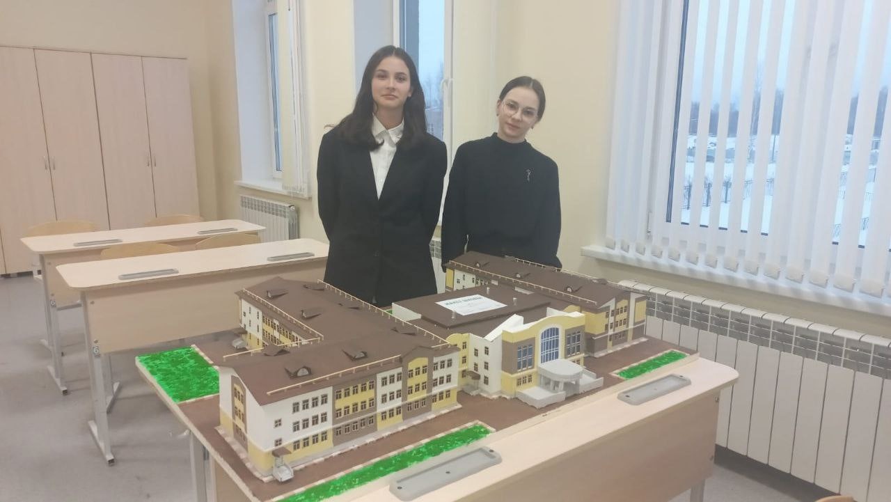 Девятиклассница из Костромы построила школу за четыре месяца