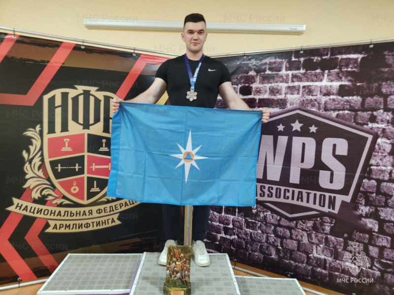 Костромской спасатель Денис Рахманов стал лучшим на турнире по силовым видам спорта