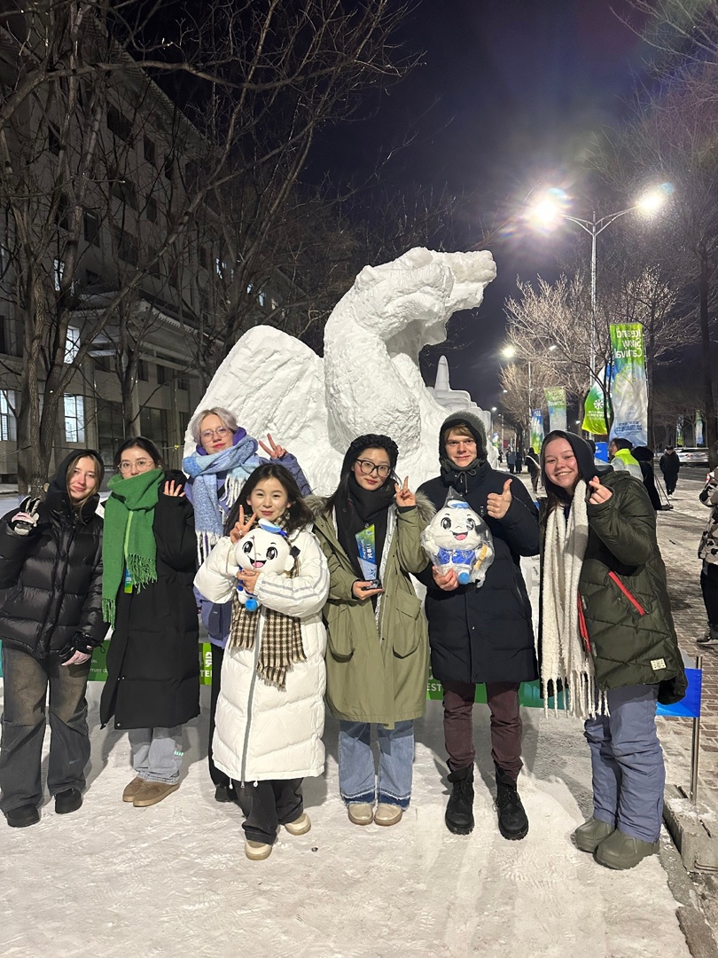 На конкурсе снежных скульптур в Китае студенты КГУ потрясли жюри могучим Змеем Горынычем