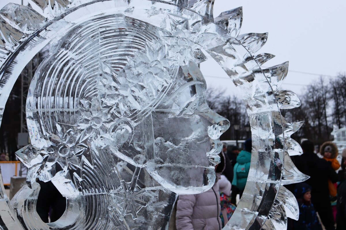 Мастерам фестиваля ледовых скульптур в Костроме придется изрядно попотеть