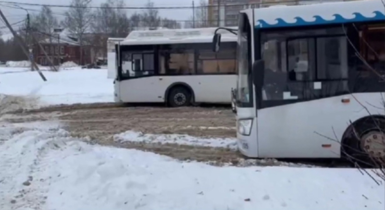 Стоянка автобусов в Костроме неожиданно обросла проблемами